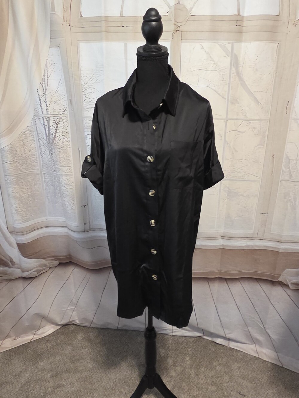 Black Short-Sleeve Button-Front Tunic Top